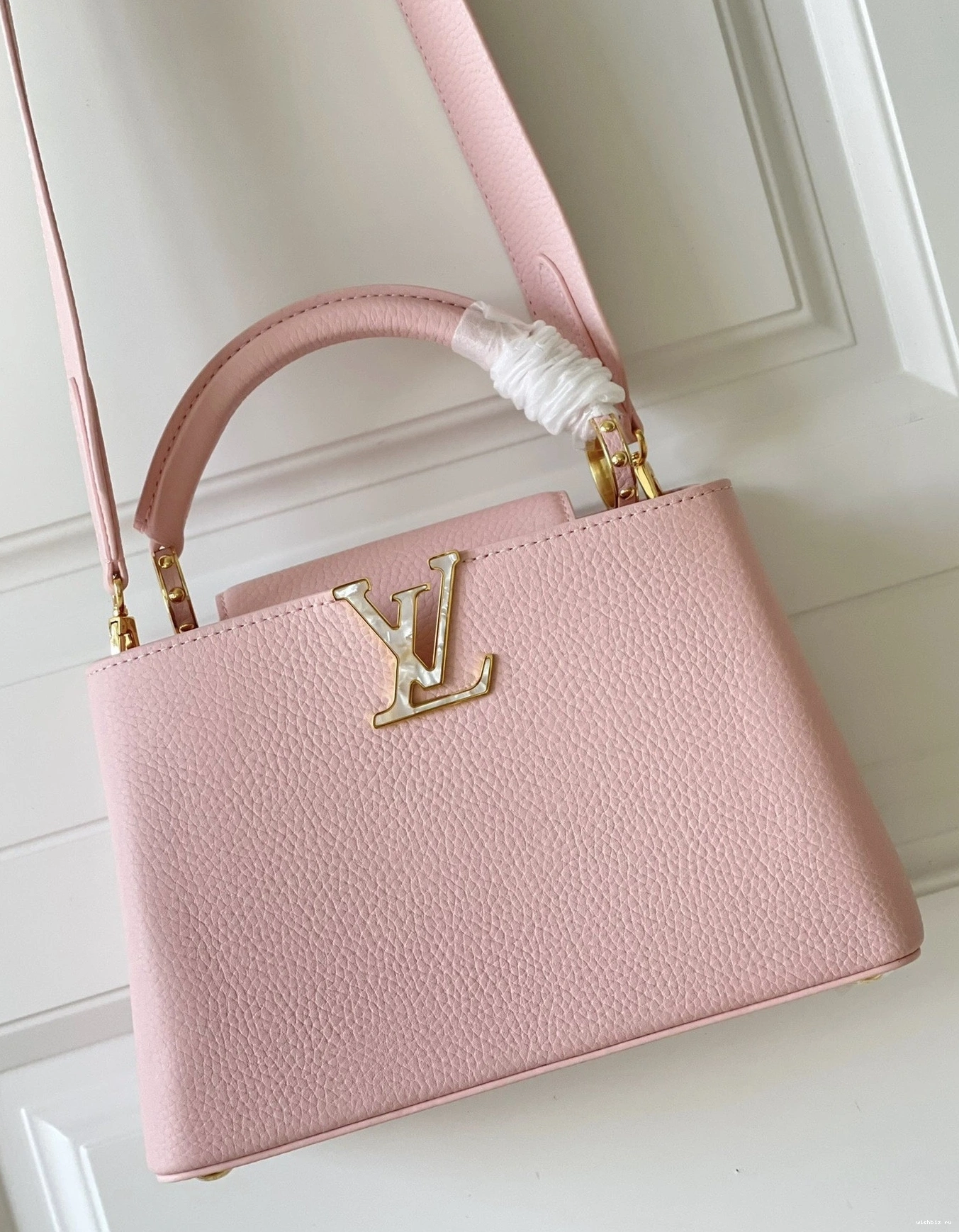 WIS CAPUCINES VUITTON LOUIS BB 1022